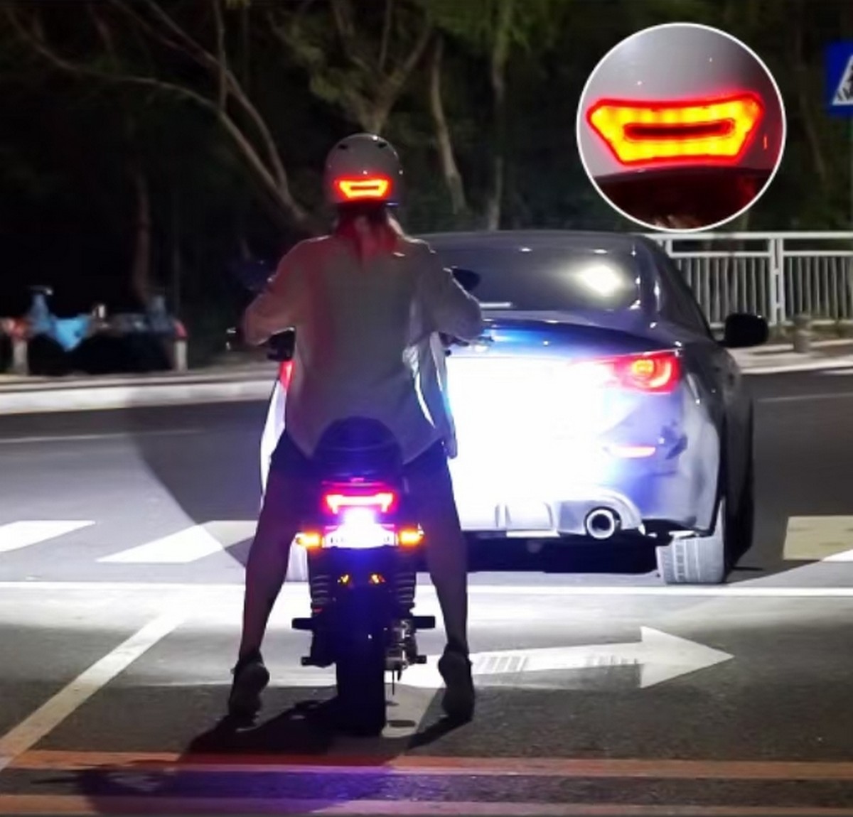 capacete com iluminação de motocicleta