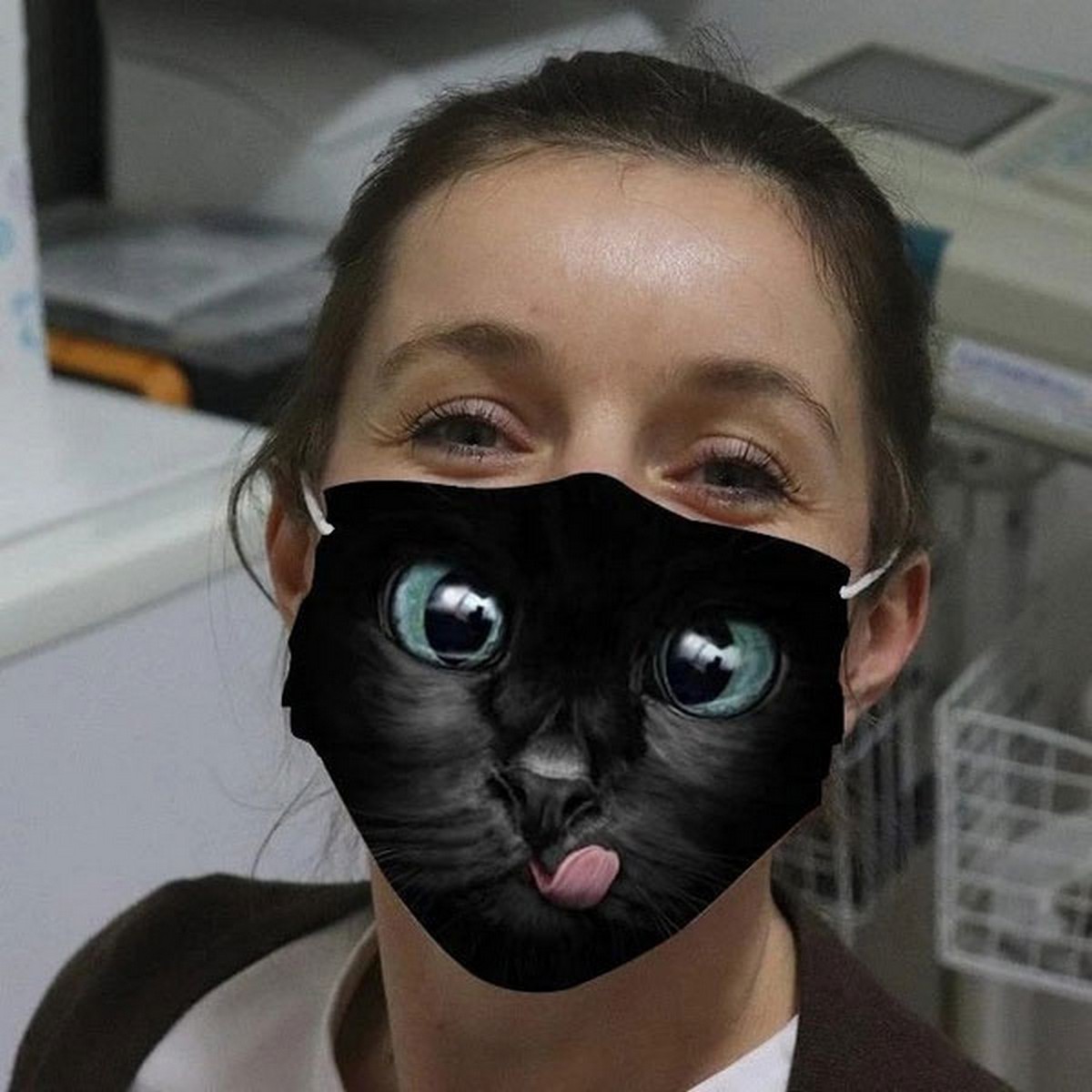 máscara facial de gato preta