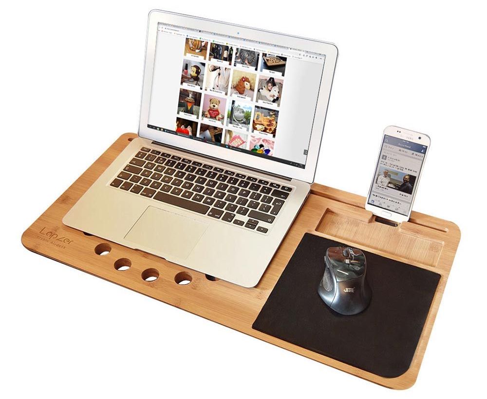 Almofada para laptop na cama de madeira + suporte para celular