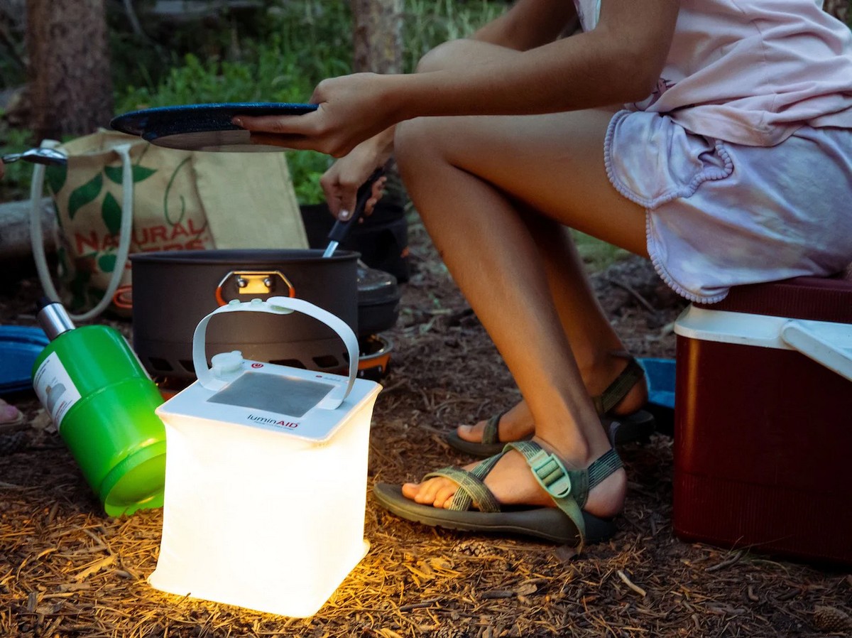 Lâmpada externa led solar - luz de acampamento portátil 2 em 1 + carregador