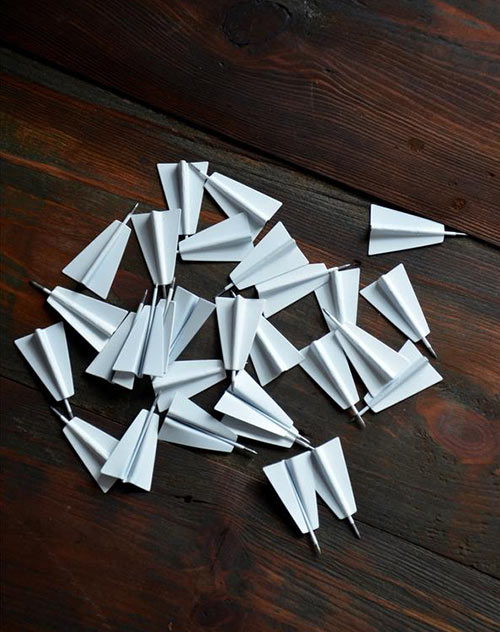 Aviões de alfinetes de mapa de madeira 3D