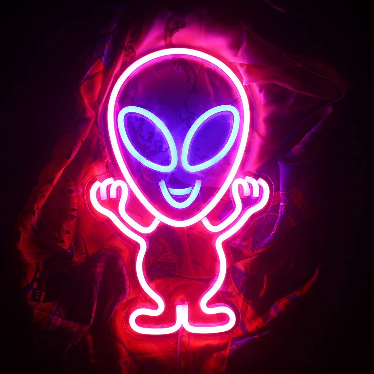logo led neon brilhando na parede - alienígena